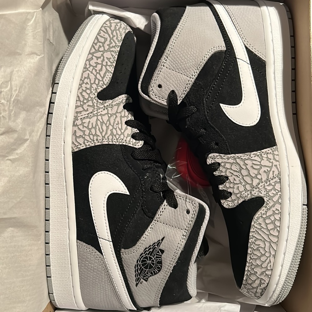 Men’s Jordan 1 Mid SE Black/Cement